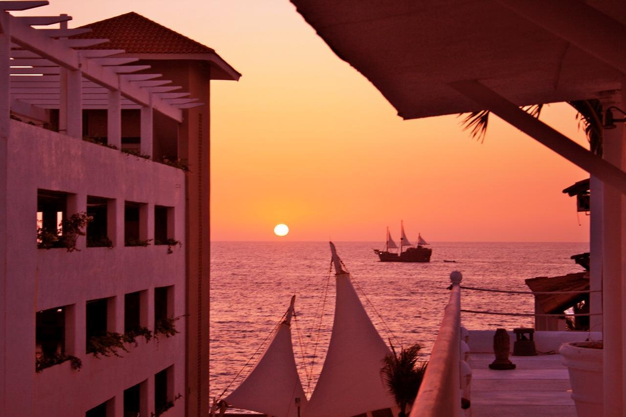 Hotel Rio Malecon Puerto Vallarta Bagian luar foto
