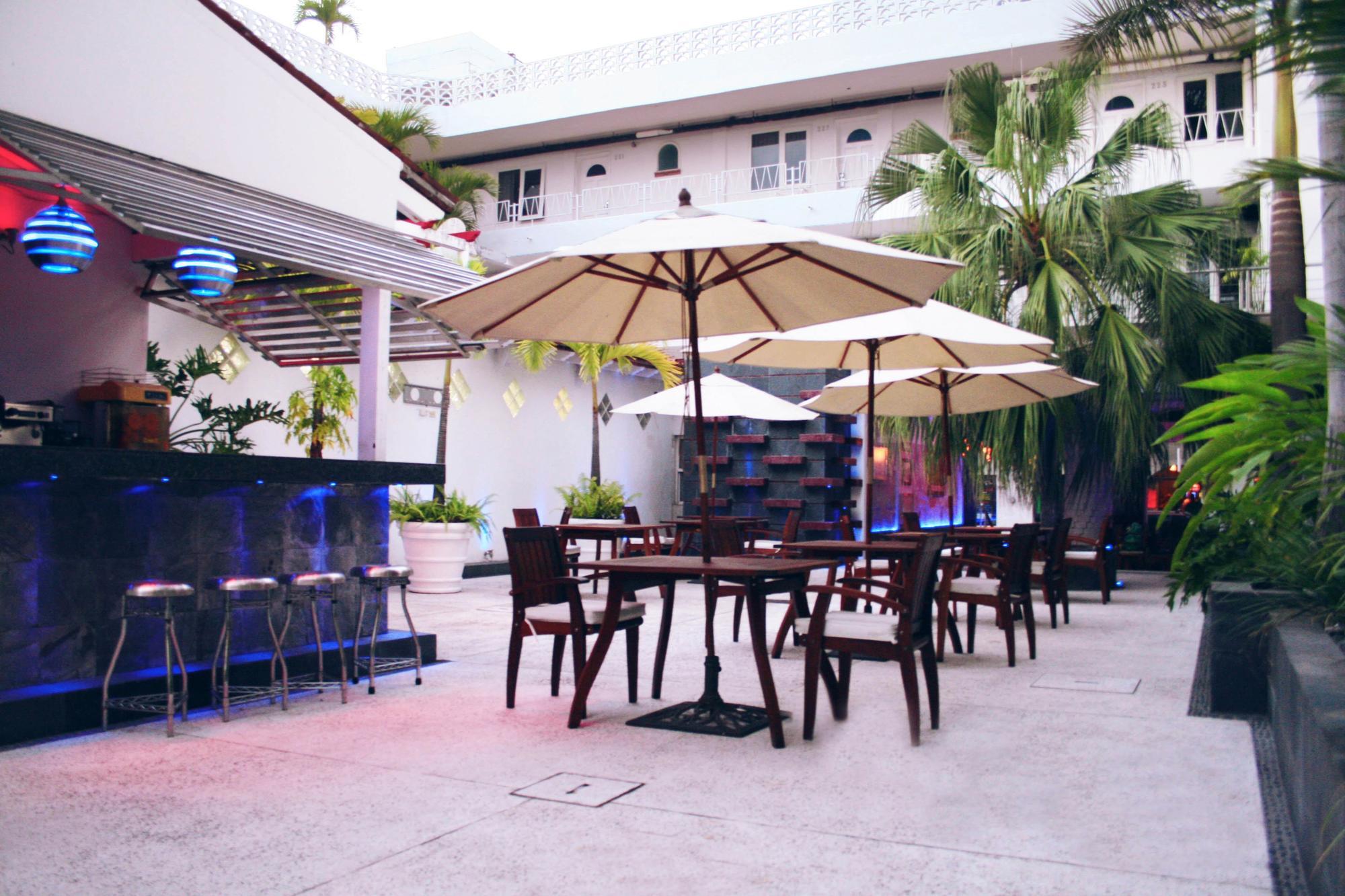 Hotel Rio Malecon Puerto Vallarta Bagian luar foto