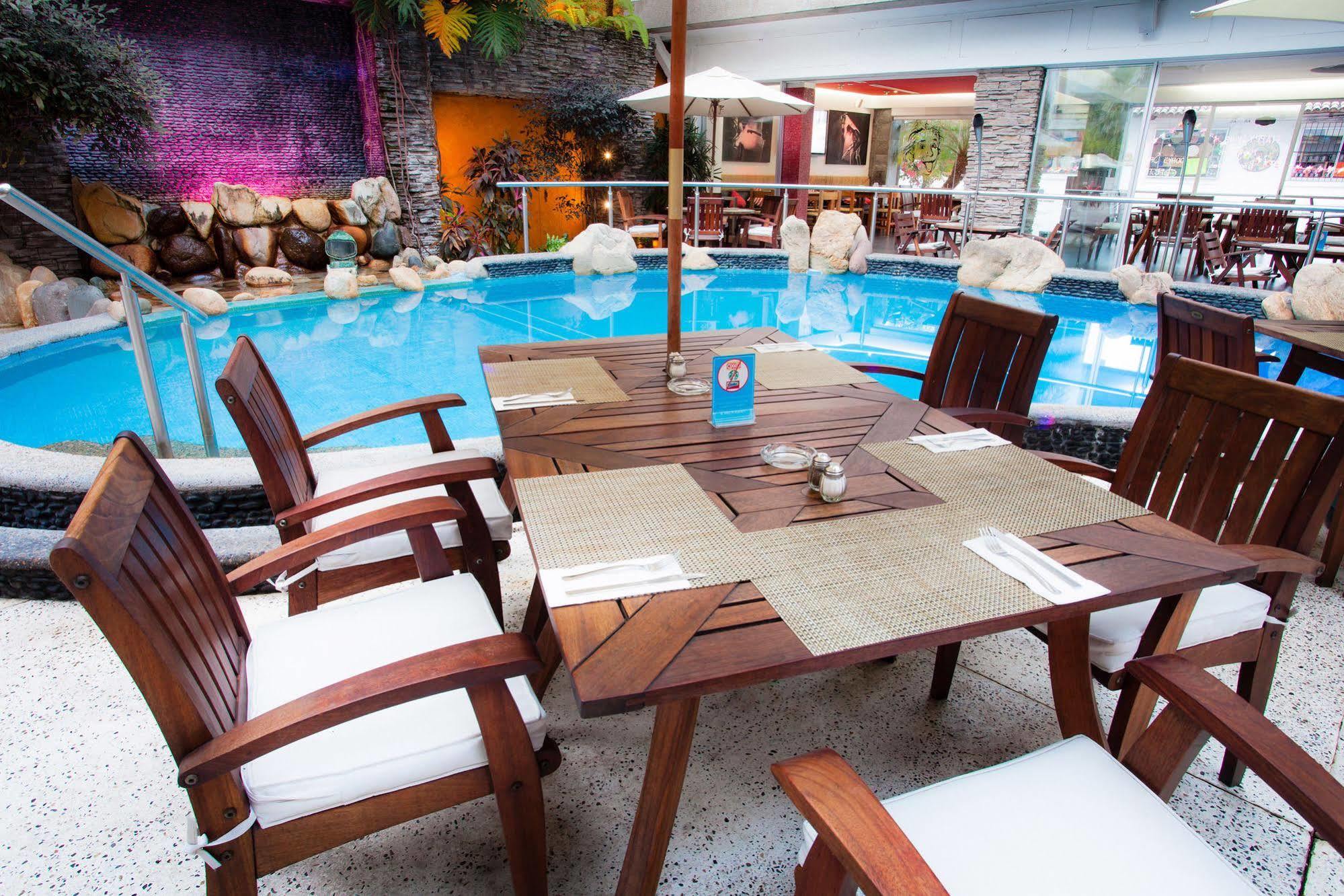 Hotel Rio Malecon Puerto Vallarta Bagian luar foto